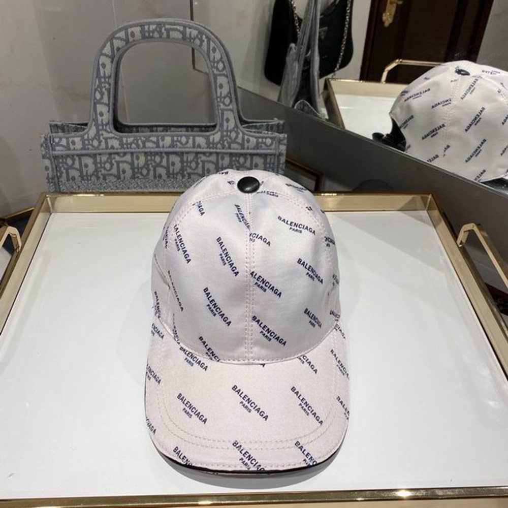 Ba*len*cia*ga hat